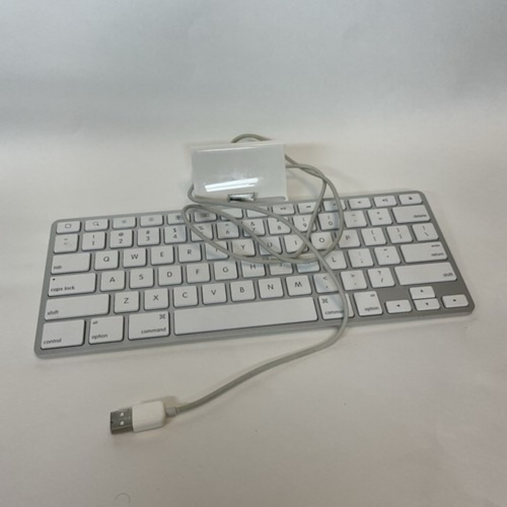 Apple OEM A1359 Keyboard Dock for Apple 30-pin Connector iPad iPhone MC533LL/A